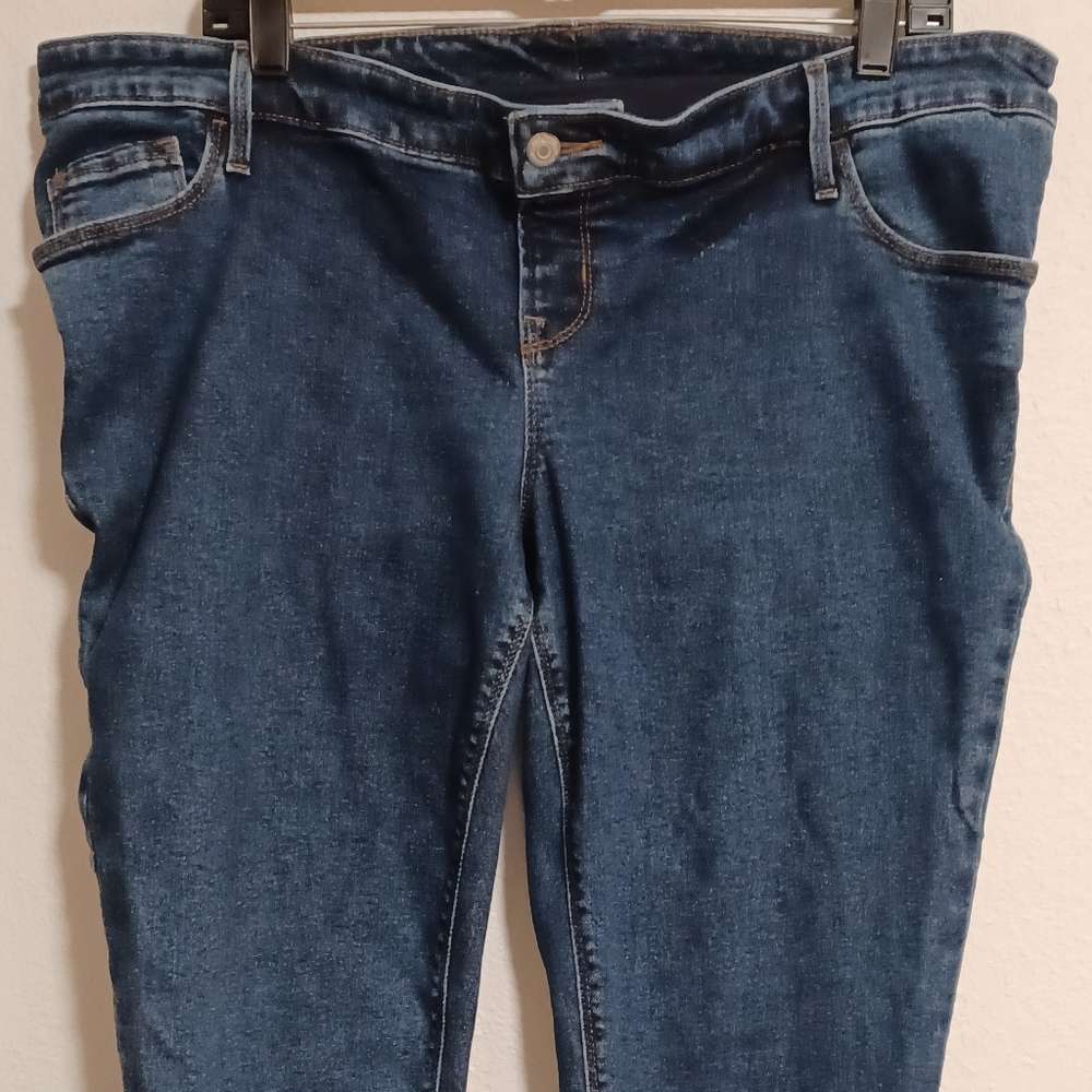 Old Navy women's maternity Rockstar skinny jeans - Picture 4 of 8